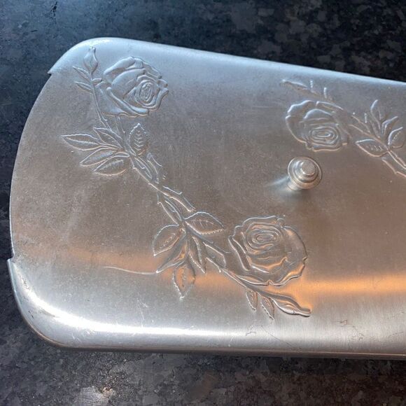 Vintage Roses Embossed Aluminum 2.5 Qt Covered Casserole - Picture 2 of 12